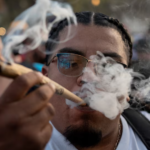 משרד המשפטים האמריקאי מסווג מחדש את התרופות שאושרו על ידי ה-FDA ואת התרופות שאושרו על ידי המדינה.